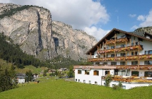 Hotel Alaska ***s <br> Selva di Val Gardena